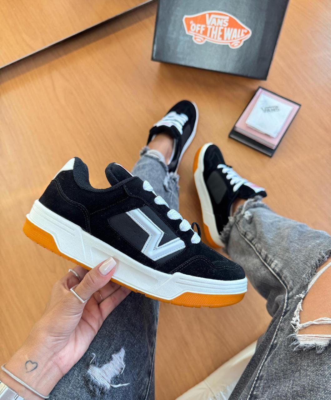 VANS UPLAND