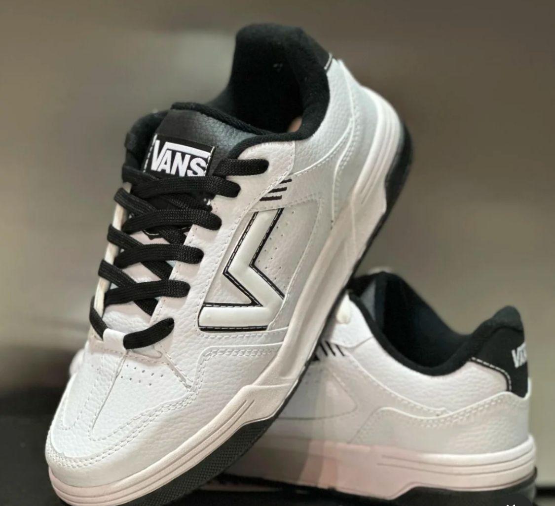 VANS UPLAND