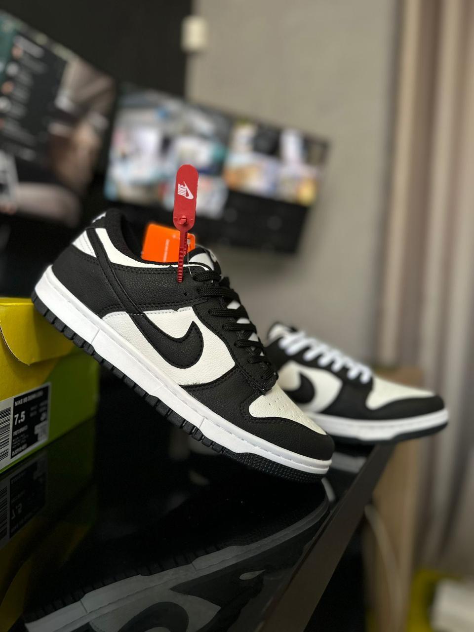NIKE DUNK LOW