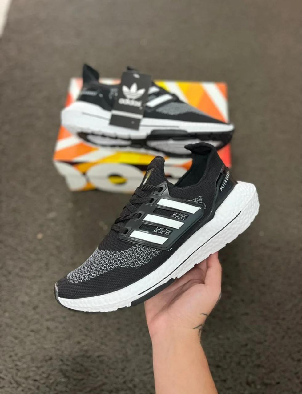 ADIDAS ULTRAS BOOST